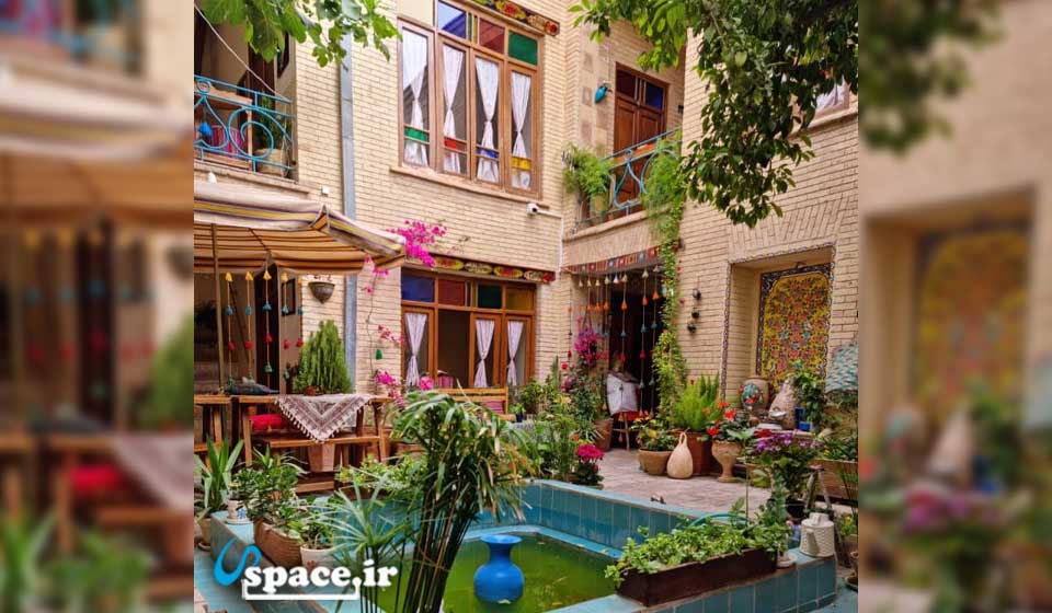 محوطه اقامتگاه بوم گردی ماه سلطان - شیراز